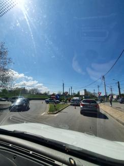 Accident în Oradea: Biciclist lovit de mașină, pe strada Ion Bogdan, trafic îngreunat (FOTO)