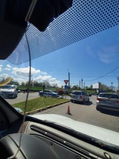 Accident în Oradea: Biciclist lovit de mașină, pe strada Ion Bogdan, trafic îngreunat (FOTO)