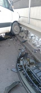 Accident pe centura Oradea: Un Ford Mustang s-a lovit de o autoutilitară (FOTO)