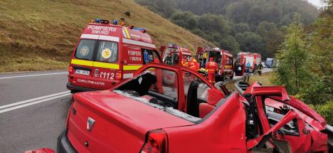 Impact fatal, pe Piatra Craiului: Un bărbat a murit, după ce un Logan a intrat într-un TIR (VIDEO)