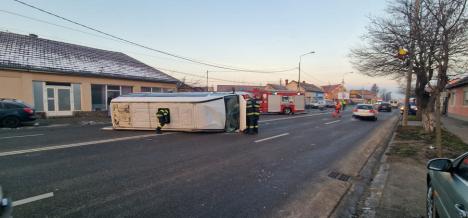 Poliţia Bihor: Accidentul soldat cu 15 răniţi în Oradea a fost provocat de o şoferiţă de 24 ani, care a pierdut controlul maşinii într-o curbă