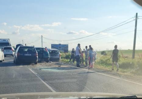 Al doilea accident, în aceeaşi zi, aproape în acelaşi loc, în Bihor: tot 3 maşini implicate, două persoane duse la spital