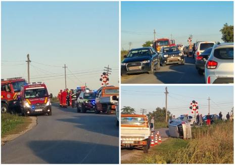 Accident la intrarea în Livada de Bihor: Beat criţă, un şofer s-a răsturnat lângă trecerea peste calea ferată (FOTO/VIDEO)