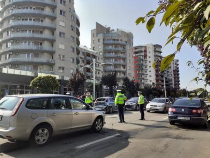 Accident cu trei mașini în Calea Aradului: o femeie a ajuns la spital (FOTO / VIDEO)