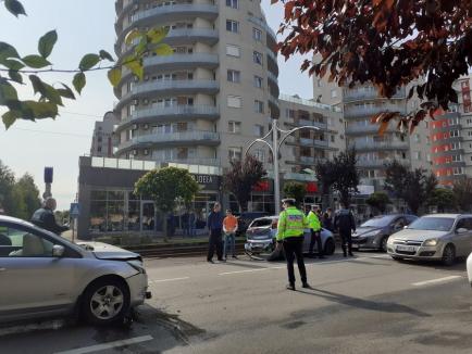 Accident cu trei mașini în Calea Aradului: o femeie a ajuns la spital (FOTO / VIDEO)