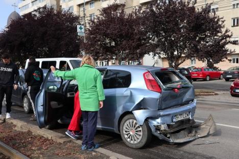 Accident cu trei mașini în Calea Aradului: o femeie a ajuns la spital (FOTO / VIDEO)