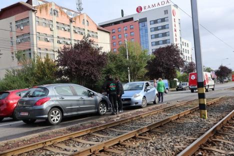 Accident cu trei mașini în Calea Aradului: o femeie a ajuns la spital (FOTO / VIDEO)