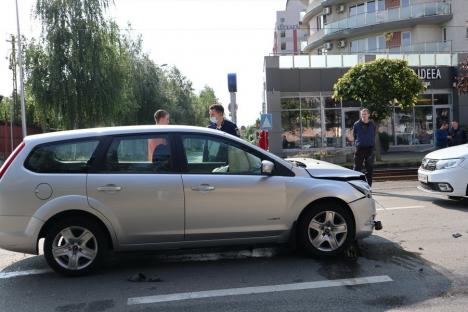 Accident cu trei mașini în Calea Aradului: o femeie a ajuns la spital (FOTO / VIDEO)