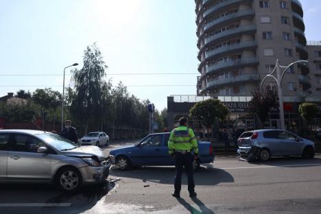 Accident cu trei mașini în Calea Aradului: o femeie a ajuns la spital (FOTO / VIDEO)