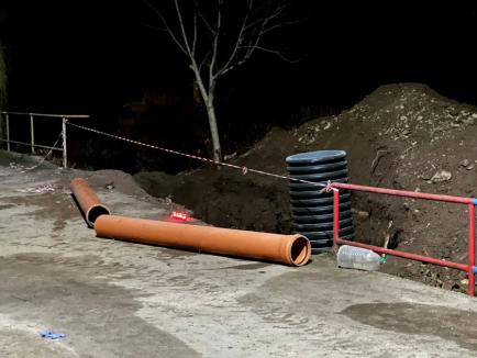 Accident cumplit în Bihor: Un mal de pământ s-a surpat peste doi muncitori care montau conductele de canalizare, unul a murit