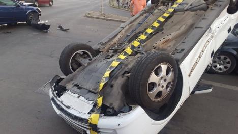 Accident cu 3 mașini pe Magheru: Un Opel izbit de un altul s-a răsturnat peste un Audi! (FOTO / VIDEO)