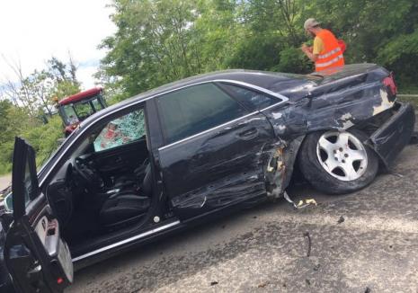 Accident ca-n filme provocat de şoferul unui Audi lângă Marghita: O persoană a fost rănită, un TIR s-a răsturnat în şanţ (FOTO)