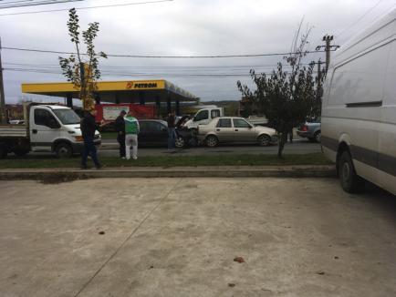 Tamponare în lanț în Oradea, pe strada Matei Corvin: Două mașini bușite, șoferii au scăpat doar cu sperietura