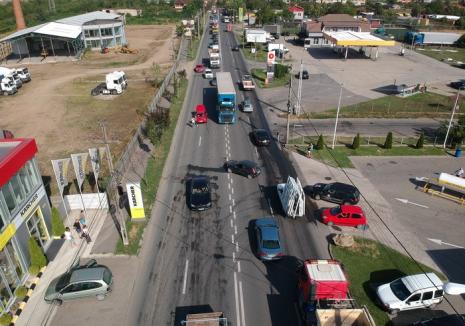 Filmare cu drona: tamponare pe strada Matei Corvin din Oradea (VIDEO)