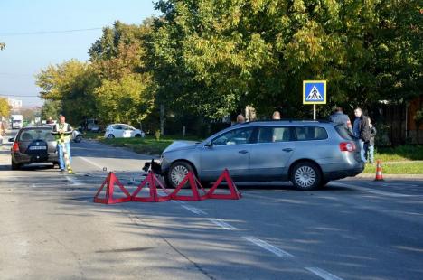 Accident pe Meșteșugarilor: un orădean care ieșea de pe o stradă laterală s-a izbit de o altă mașină (FOTO)