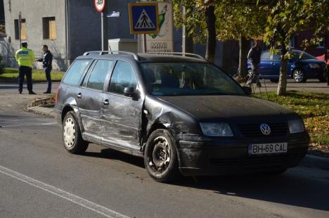 Accident pe Meșteșugarilor: un orădean care ieșea de pe o stradă laterală s-a izbit de o altă mașină (FOTO)