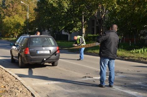 Accident pe Meșteșugarilor: un orădean care ieșea de pe o stradă laterală s-a izbit de o altă mașină (FOTO)