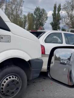 Accident cu patru autovehicule pe șoseaua Borșului din Oradea (VIDEO)