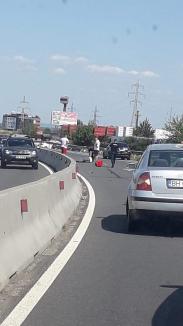 Accident pe centura Oradea: Un motociclist a ajuns la spital, trafic blocat (FOTO)