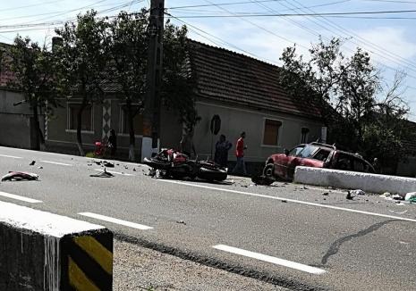 Accident grav pe DN 1, în Urvind: Un motociclist şi-a pierdut viaţa după ce s-a ciocnit cu un autoturism. Traficul a fost deviat (FOTO)