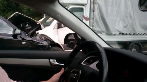 Accident grav între Cluj-Napoca şi Oradea: Şoferul unui SUV a decedat după ce a intrat pe contrasens şi a lovit o autoutilitată (FOTO)