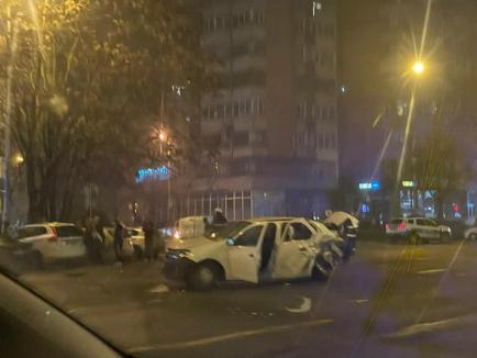 Accident în Oradea: Patru persoane au ajuns la spital după ce două mașini s-au lovit pe Bulevardul Decebal (FOTO)