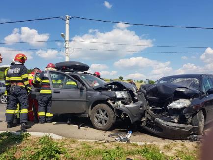Accidentul cu 3 maşini de pe Calea Bihorului a fost provocat de un şofer care n-a respectat distanţa faţă de maşina din faţă