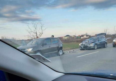 Accident cu trei mașini pe DN 1, la intrarea în Oradea. Trafic îngreunat