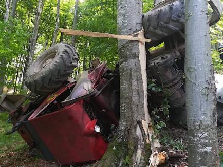 Accident de muncă într-o pădure din Bihor. Un utilaj forestier s-a răsturnat peste un angajat al ocolului silvic (FOTO)