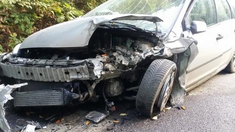 Un tânăr de 21 de ani, fără permis, a provocat un accident grav în Pădurea Neagră. Două persoane au ajuns la spital (FOTO)
