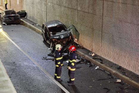 Accident grav în Oradea: Un Porsche Carrera și un Ford Fiesta s-au lovit în pasajul Magheru! (FOTO / VIDEO)