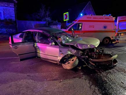 Accident cu şase victime, în Bihor, provocat de un şofer începător. Maşina condusă de tânărul de 18 ani a intrat frontal într-o alta (FOTO)