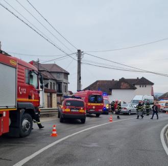 Accident cu 14 victime în Bihor: un microbuz s-a lovit cu un autoturism BMW la Petrileni (FOTO/VIDEO)