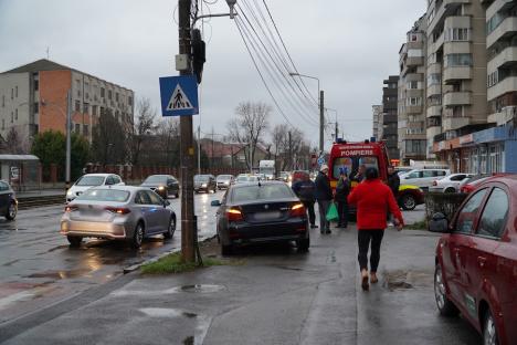 Accident în Calea Aradului: O femeie a fost lovită pe trecerea de pietoni (FOTO)