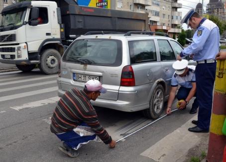 Accident lângă Poliţie: Un şofer a lovit o femeie ce traversa pe trecerea de pietoni (FOTO)