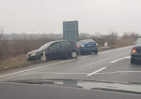 Carambol cu patru autoturisme lângă Real. O maşină a fost aruncată pe contrasens (FOTO)