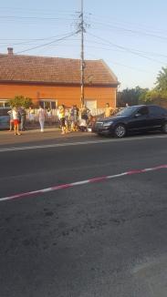 Accident în Sânmartin: Un şofer cu Mercedes a lovit o tânără care traversa pe trecerea de pietoni (FOTO)