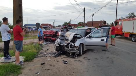 Accident grav în Sîntandrei: Două persoane rănite, după ce un Audi s-a lovit cu un Peugeot (FOTO/VIDEO)