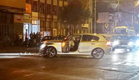 Accident în Oradea: Un tânăr şofer de BMW nu a oprit la Stop şi a nimerit într-un Ford (FOTO)
