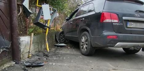 Accident în Oradea: Drogat şi rupt de beat la volan, un tânăr a lovit o ţeavă de gaz şi a ajuns la spital (FOTO/VIDEO)