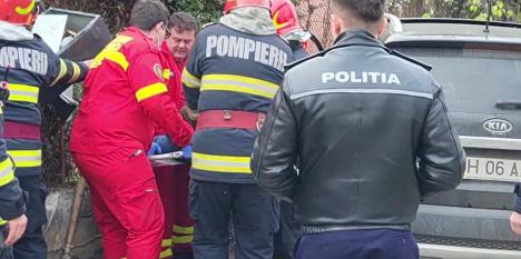 Accident în Oradea: Drogat şi rupt de beat la volan, un tânăr a lovit o ţeavă de gaz şi a ajuns la spital (FOTO/VIDEO)