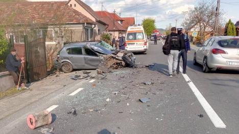 Încă un accident pe DN 1, în Bihor. O maşină şi un camion s-au lovit, un bărbat a ajuns la spital (FOTO)