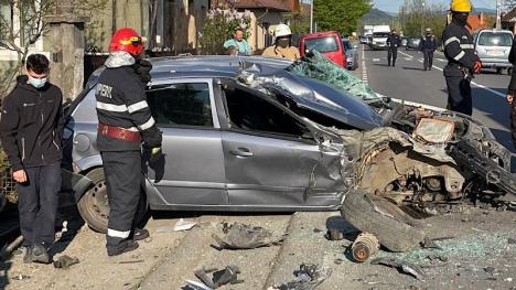 Încă un accident pe DN 1, în Bihor. O maşină şi un camion s-au lovit, un bărbat a ajuns la spital (FOTO)