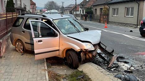 Grav accident pe DN1 în Bihor. Două persoane au trebuit scoase din maşină de pompieri (FOTO / VIDEO)