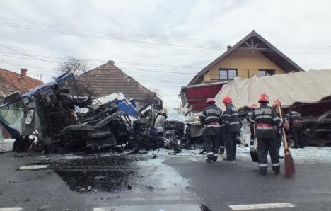 Răsturnare de situaţie în cazul accidentului de la Tinăud: Şoferul TIR-ului de Bihor a fost cel care intrat pe contrasens