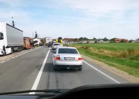 Accident pe DN 1 lângă Oșorhei: S-au lovit trei TIR-uri și un autoturism (FOTO)