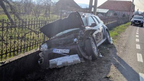 Trafic blocat pe DN 1, în Topa de Criș: Trei răniți, după ce un autoturism s-a izbit de un TIR care tracta un alt camion (FOTO)