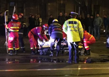 Accident grav pe strada Republicii din Oradea. Șoferul unui Ford Focus a fost descarcerat şi transportat la spital (FOTO/VIDEO)