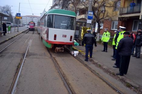 Un bărbat a murit, după ce a căzut sub un tramvai, lângă parcul Olosig (FOTO/VIDEO)