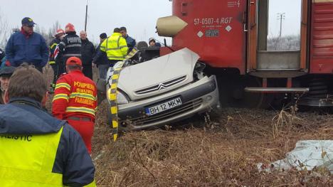 Accident cumplit la intrarea în comuna Lunca: O mașină a fost zdrobită de tren, șoferul a murit (FOTO)